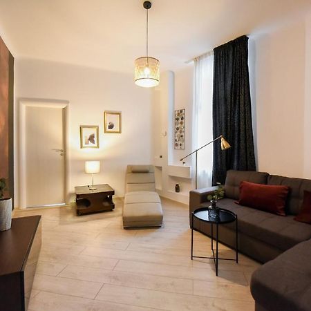 Amazing Location & Elegant Apt - Old Town Apartment Букурещ Екстериор снимка