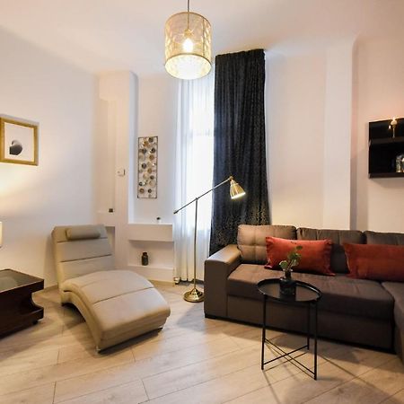 Amazing Location & Elegant Apt - Old Town Apartment Букурещ Екстериор снимка
